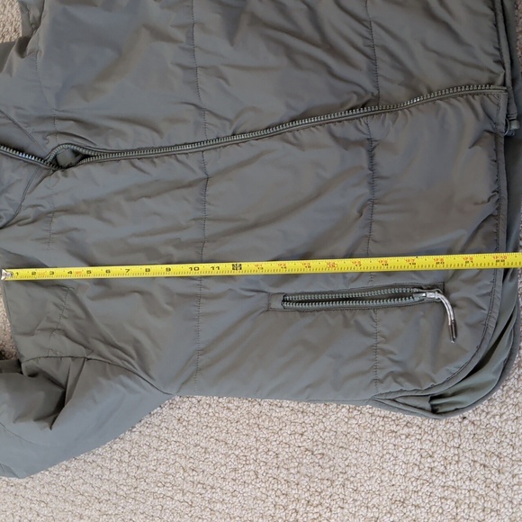 Vuori Canyon Insulated Jacket In Pistachio - Picture 9 of 10
